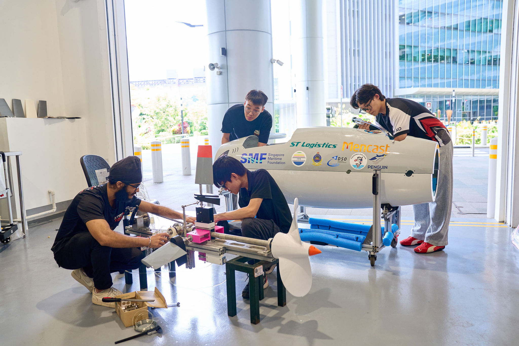Team MAKO Mechanical Team performing checks on the submarine